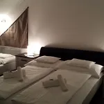 Szabo Vendeghaz Konukevi 3*